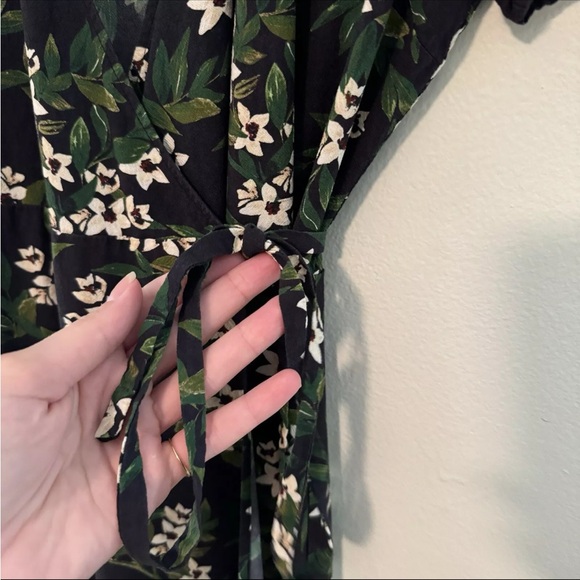 Marine Layer Emlyn Wrap Dress Midi Length Wrap Dress Black Floral SZ Medium - Picture 6 of 13